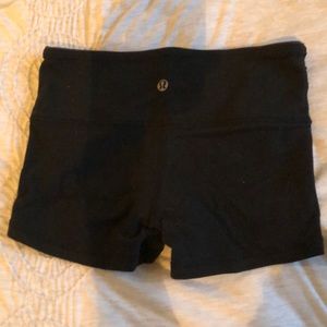 Lululemon 🍋 booty shorts size 2
